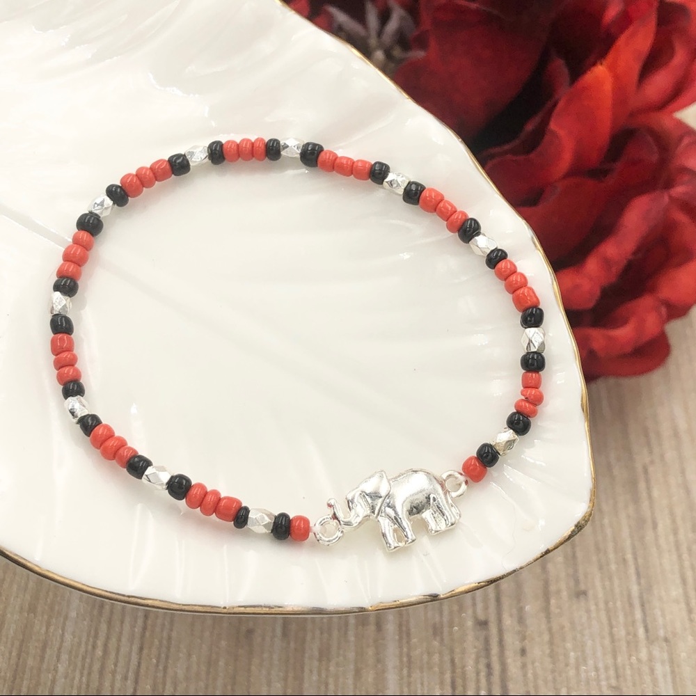 🍀 Silver Elephant Red & Black Seed Bead Simple Stretch Bracelet